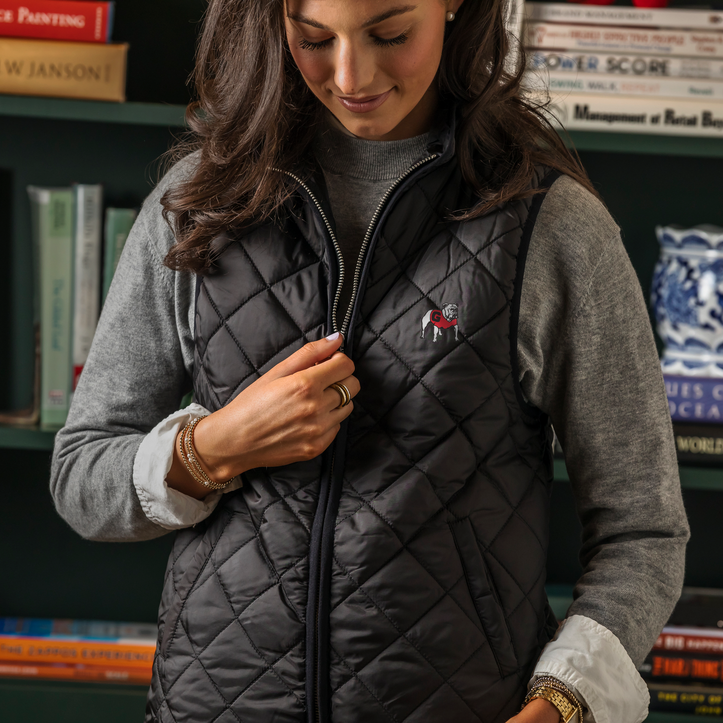 Womens Standing Bulldog Quilted Vest - Black